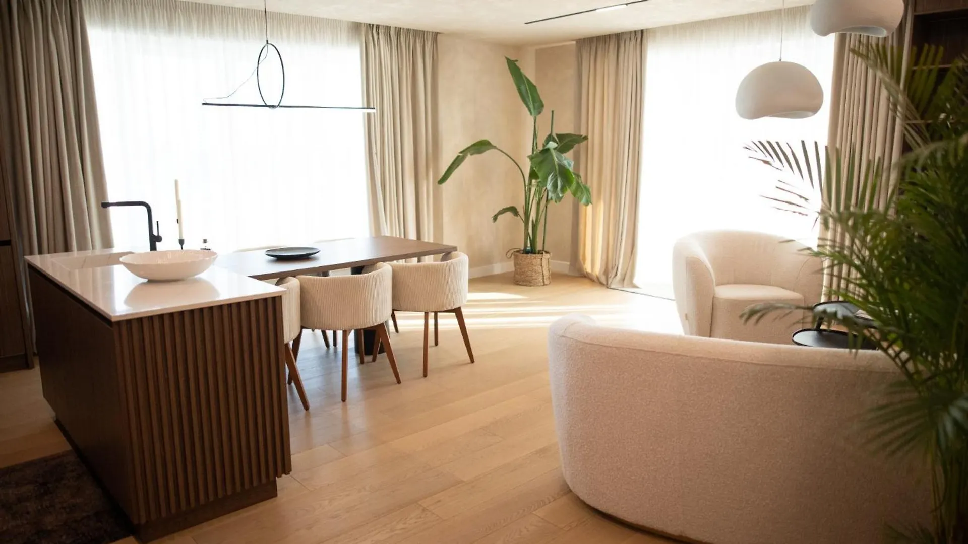 Apartment Penthouse Lebada Lake View Bucharest