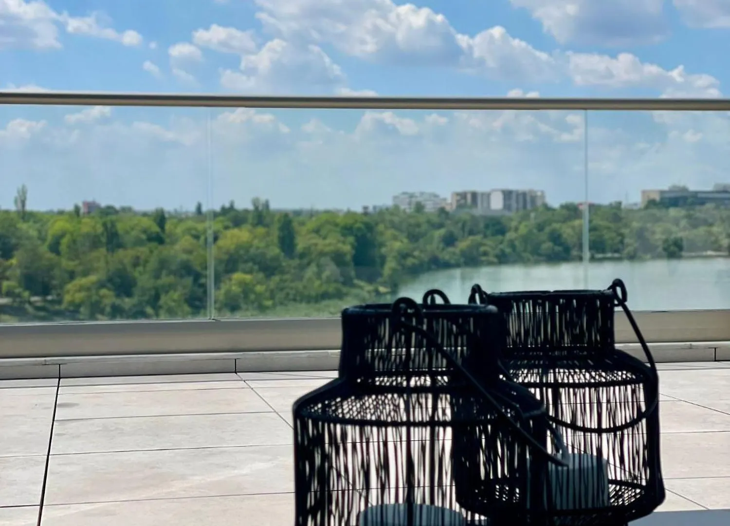 Apartment Penthouse Lebada Lake View Bucharest