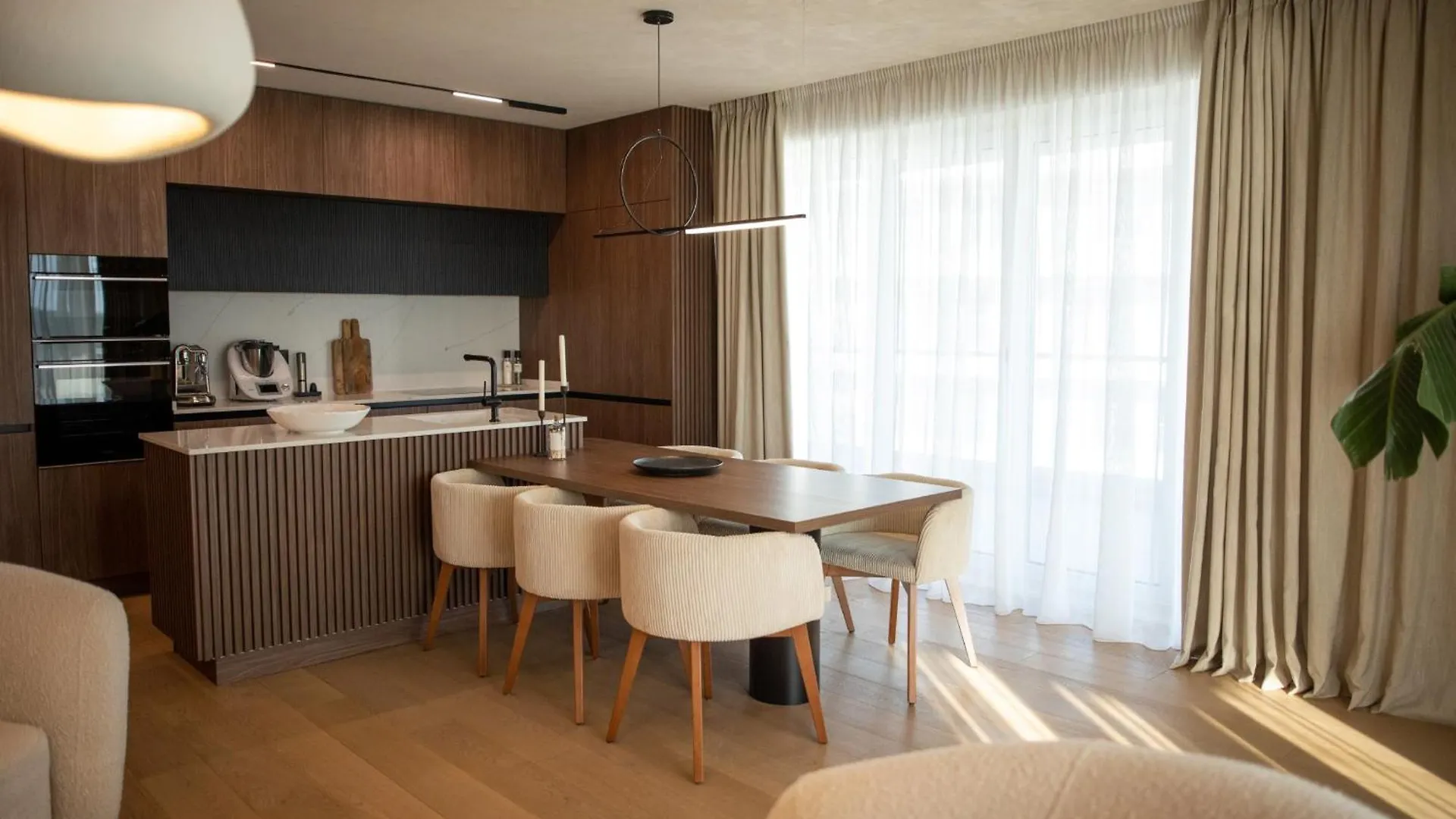 Apartment Penthouse Lebada Lake View Bucharest