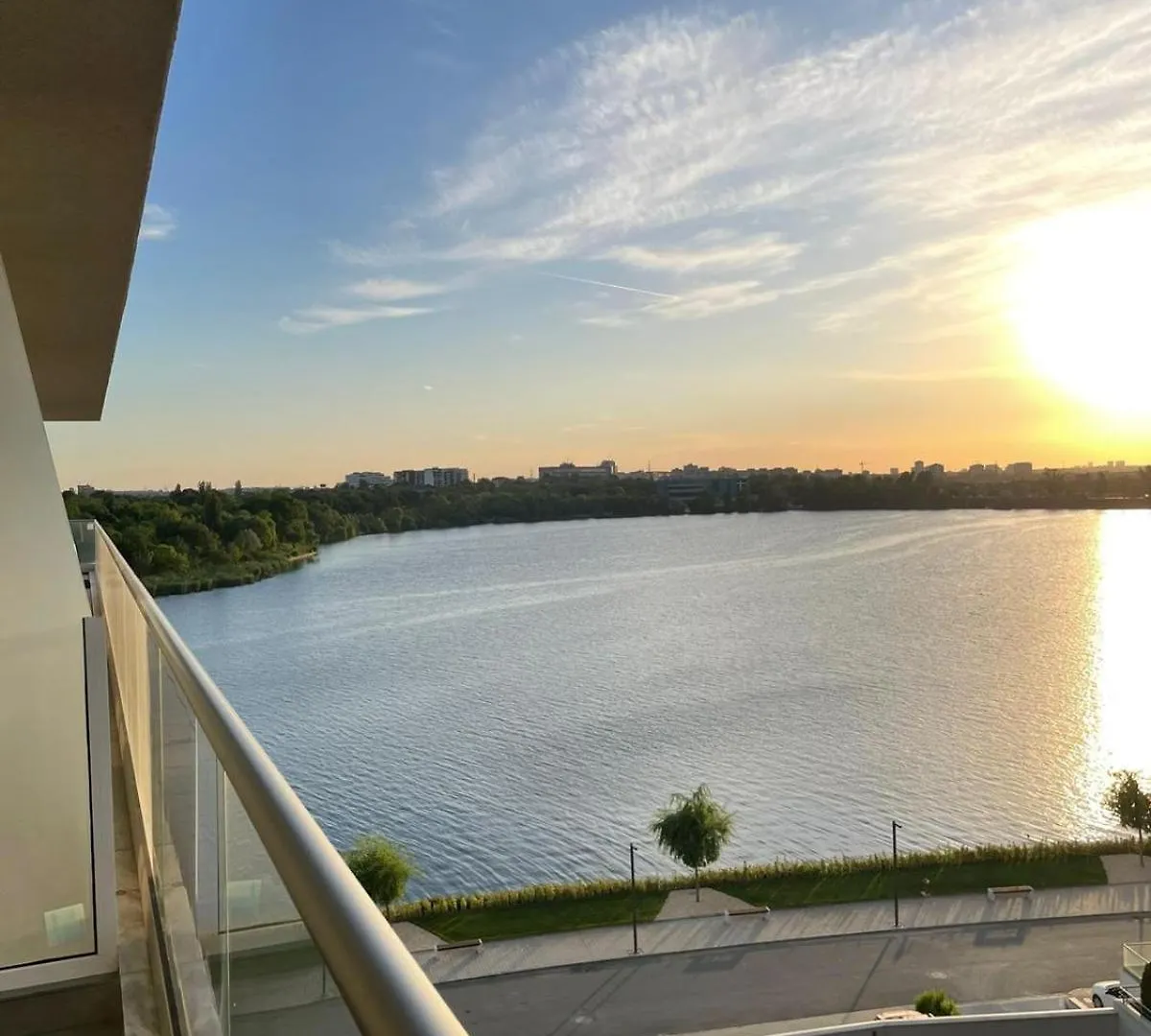 Penthouse Lebada Lake View Bucharest 0*,