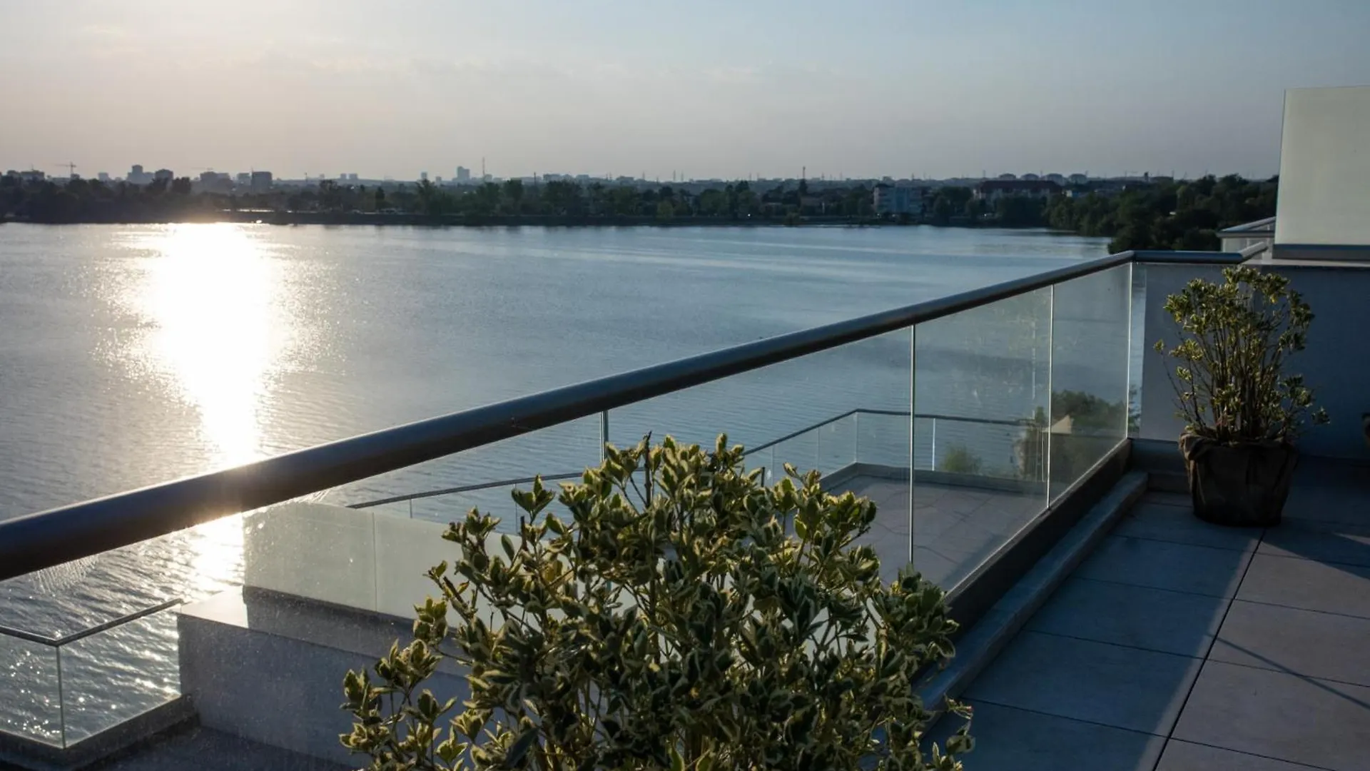 Penthouse Lebada Lake View Bukurešť