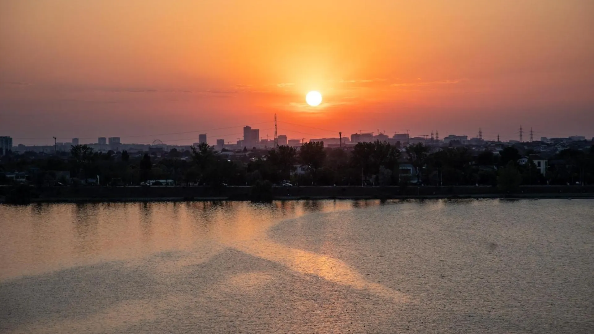 Apartment Penthouse Lebada Lake View Bucharest