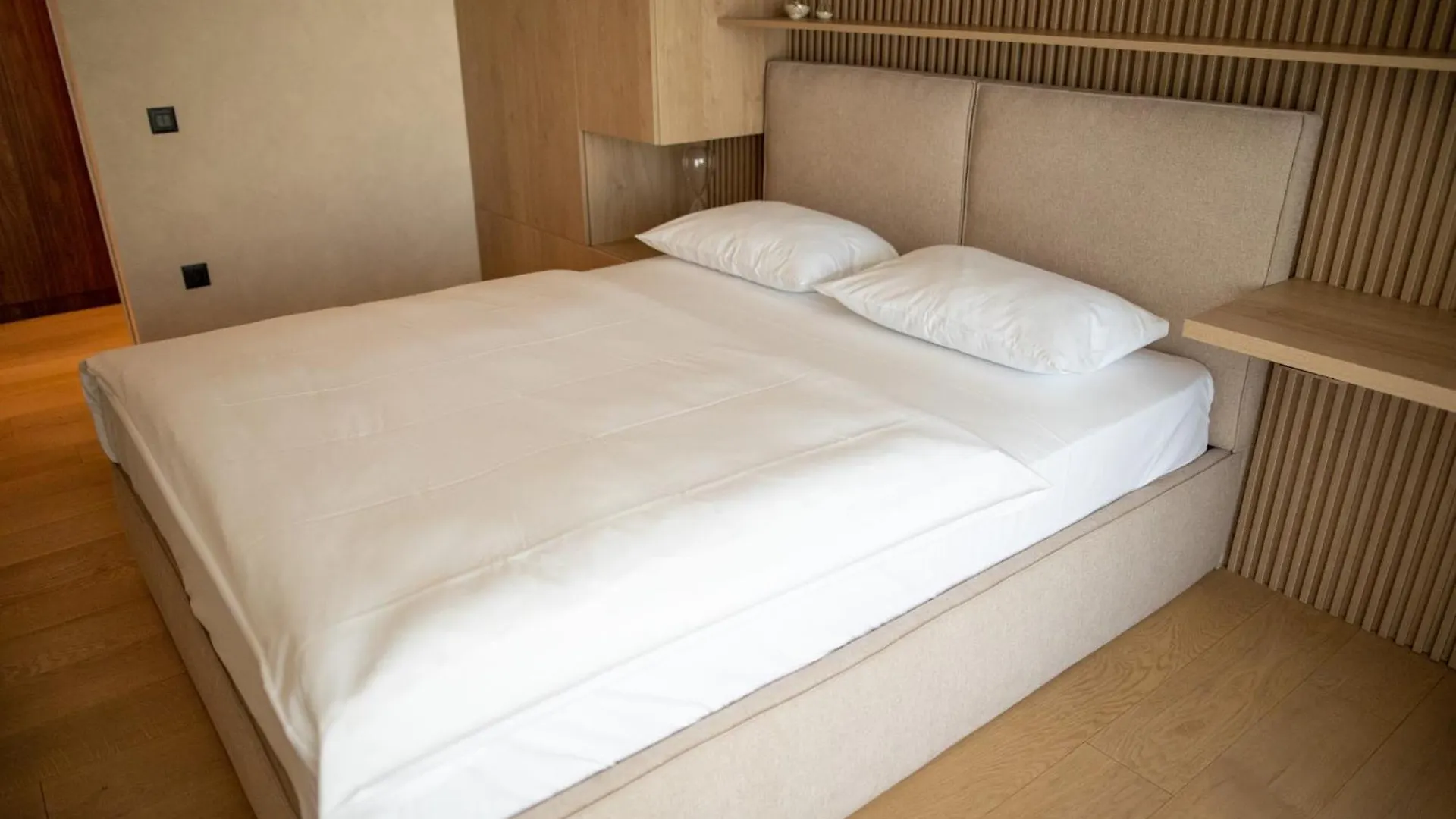 Apartmán Penthouse Lebada Lake View Bukurešť